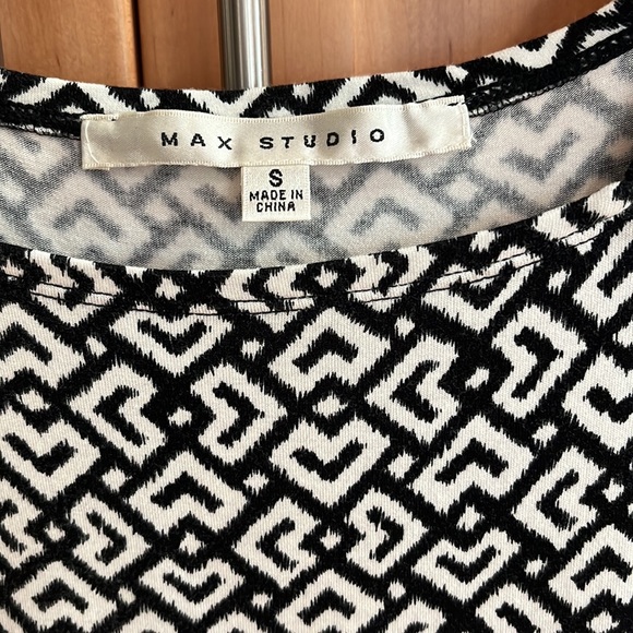 Max Studio B&W Tunic - Picture 3 of 3